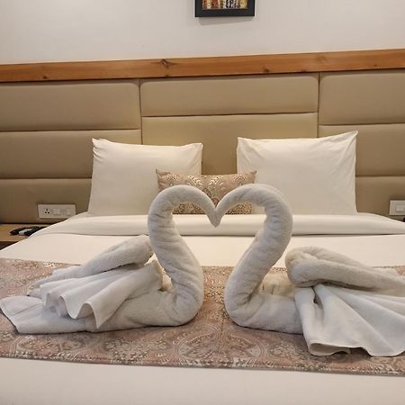 Apartament Pine Maderas By Embrace Kasauli Zewnętrze zdjęcie
