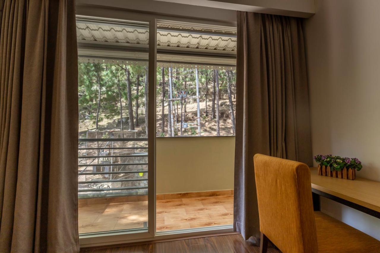 Apartament Pine Maderas By Embrace Kasauli Zewnętrze zdjęcie